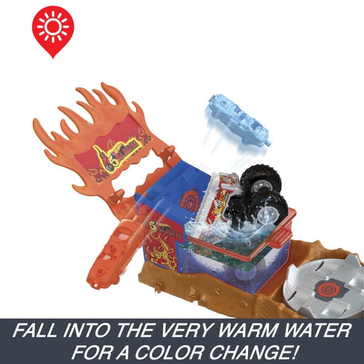 Hot Wheels Monster Trucks Arena Smashers Color Shifters 5-Alarm Rescue Playset HPN73 (Hot Wheels)